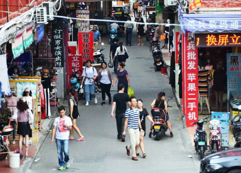 沙溪，一个闻名遐迩的服装小镇，这里的每一件衣服都承载着设计师的心血与当地匠人的智慧。今天，我们就来聊聊如何挑选适合自己的沙溪服装。